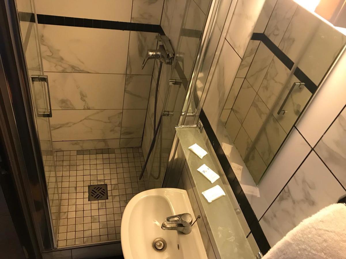 Hotel Des Fontaines Parigi Esterno foto